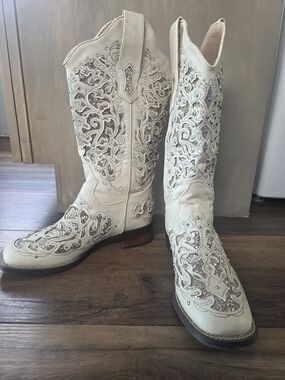Rhinestone Embellished Women's Cream Cowgirl Boots